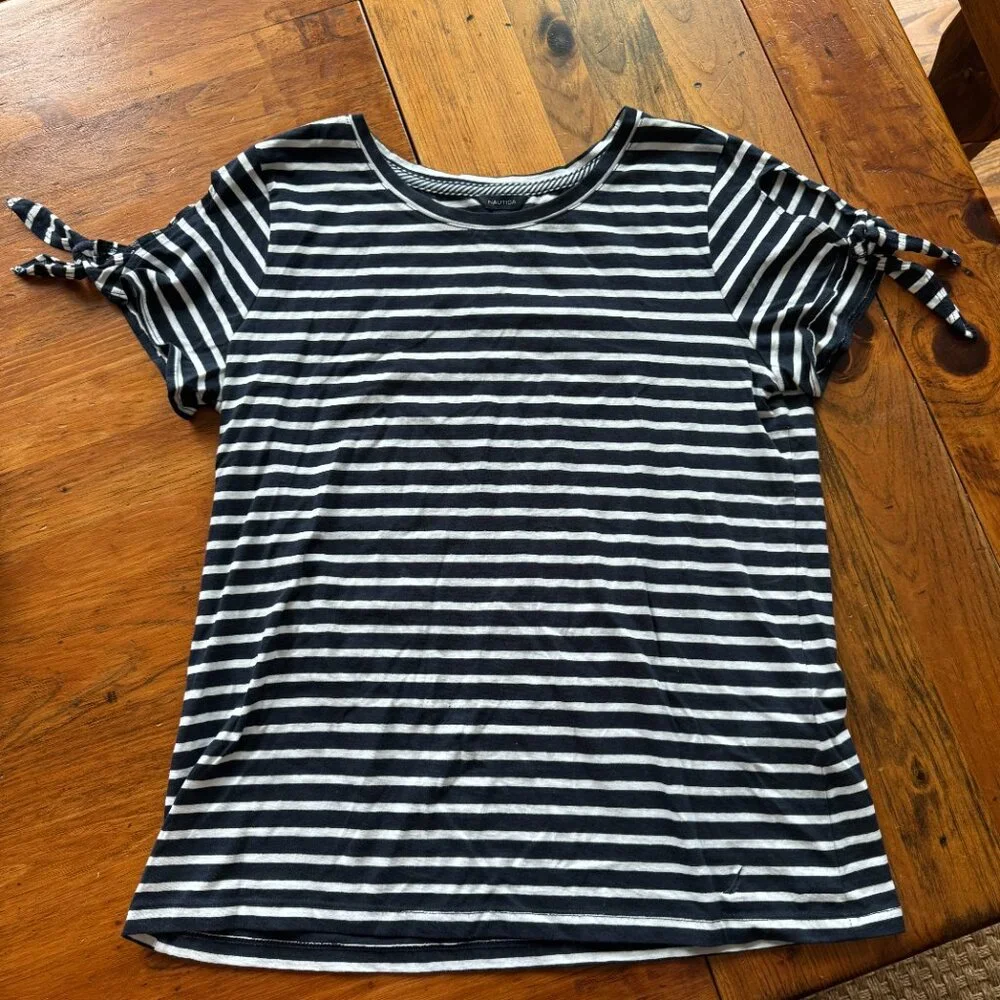 NWOT Nautica Navy Tie Accented Short Sleeve Shirt Sz M - Picture 2 of 6